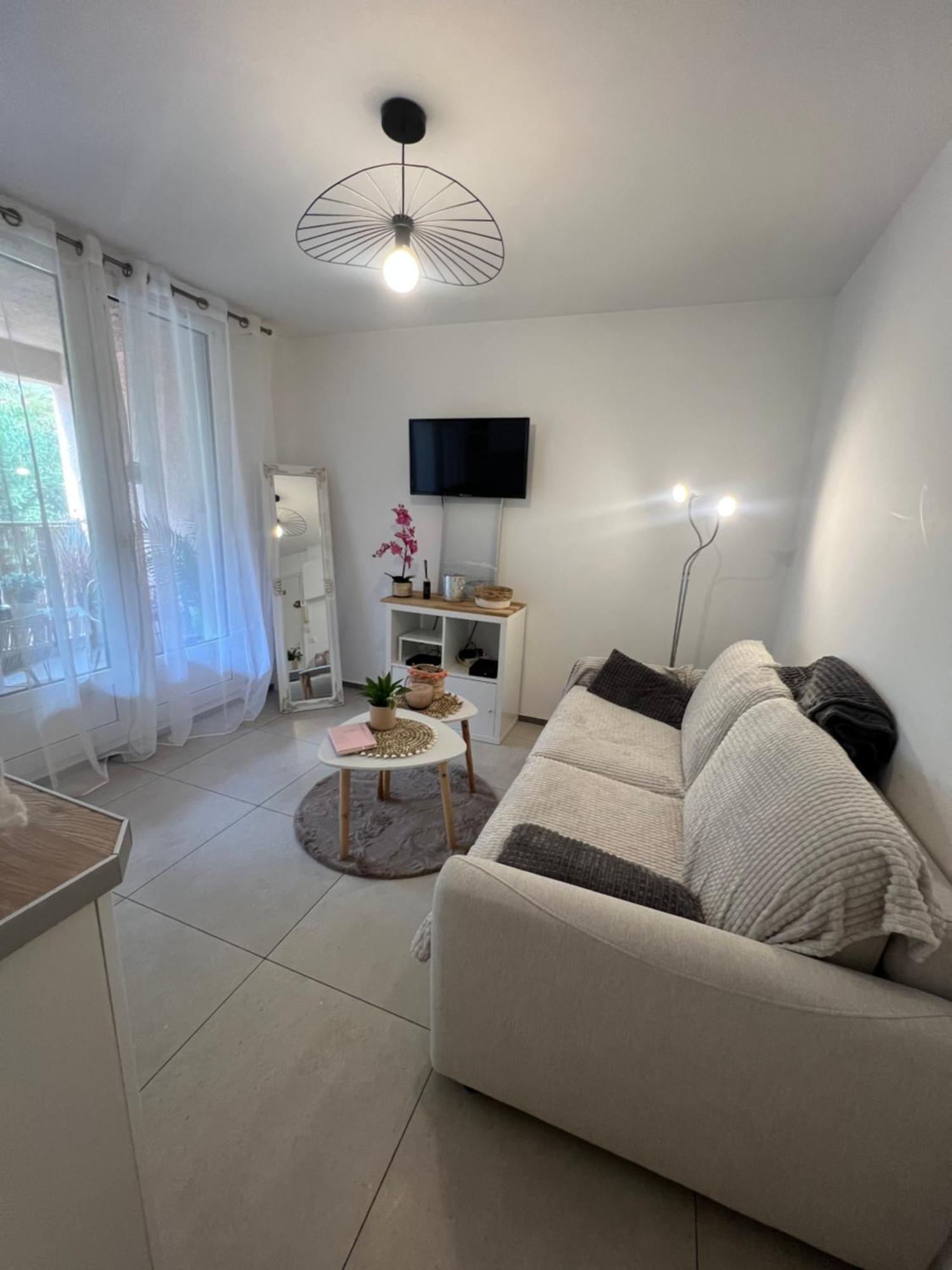 Appartement Pied Dans L'Eau Ла-Сейн-сюр-Мер Екстер'єр фото
